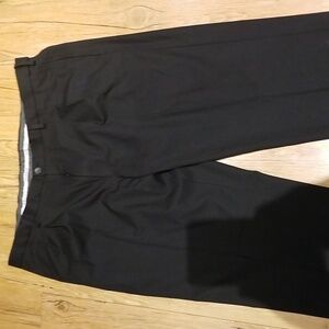 Haggar Classic Fit Black dress pants like new condition sz 44x32